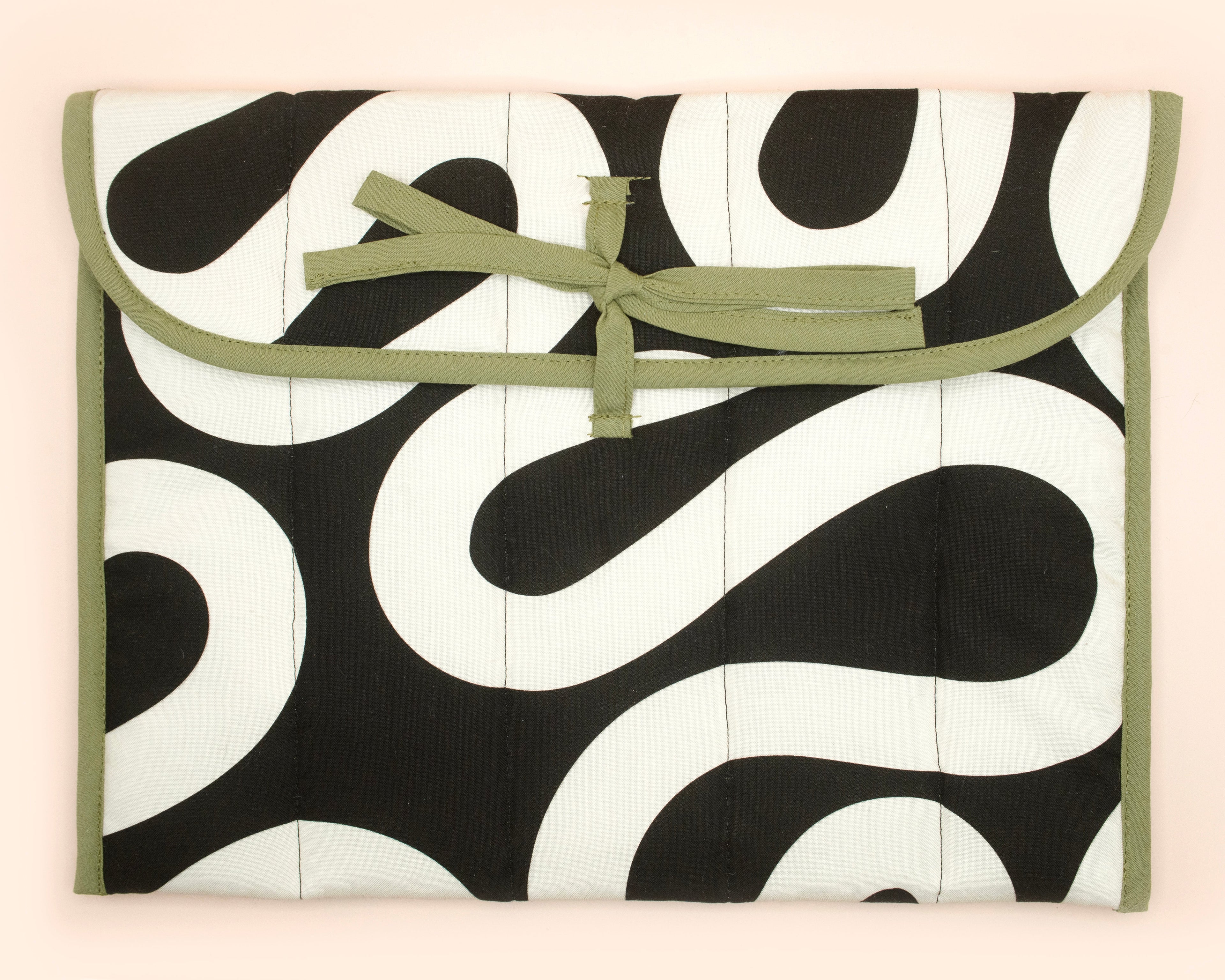 Black & Ivory Groove Quilted Laptop Case 13"-14"